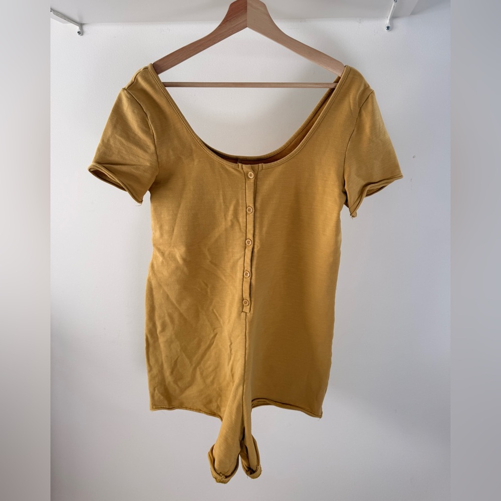 Jackson Rowe Short Sleeve Tie Front Top XS Mustard